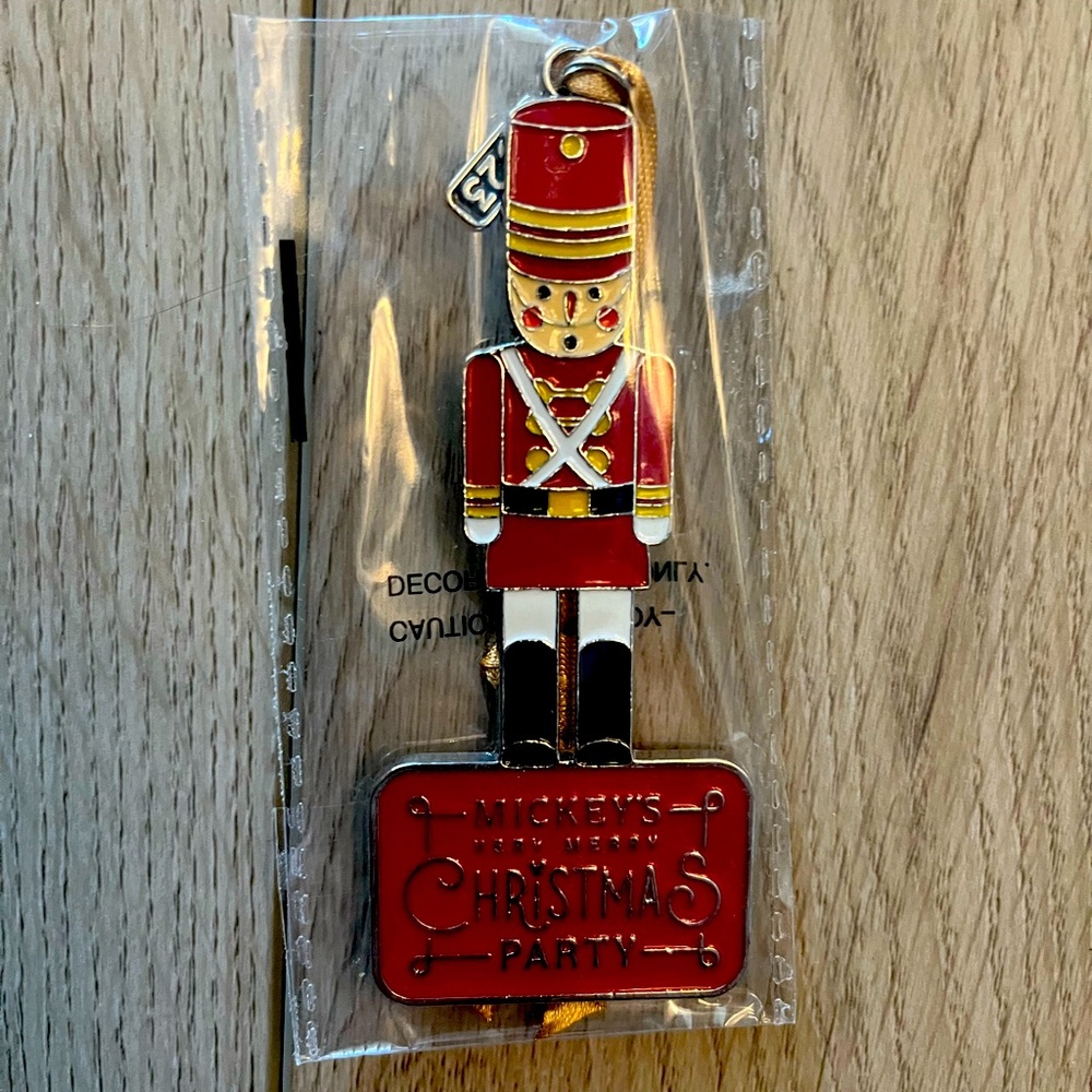 Disney, limited edition Mickey’s very merry Christmas party party ornament